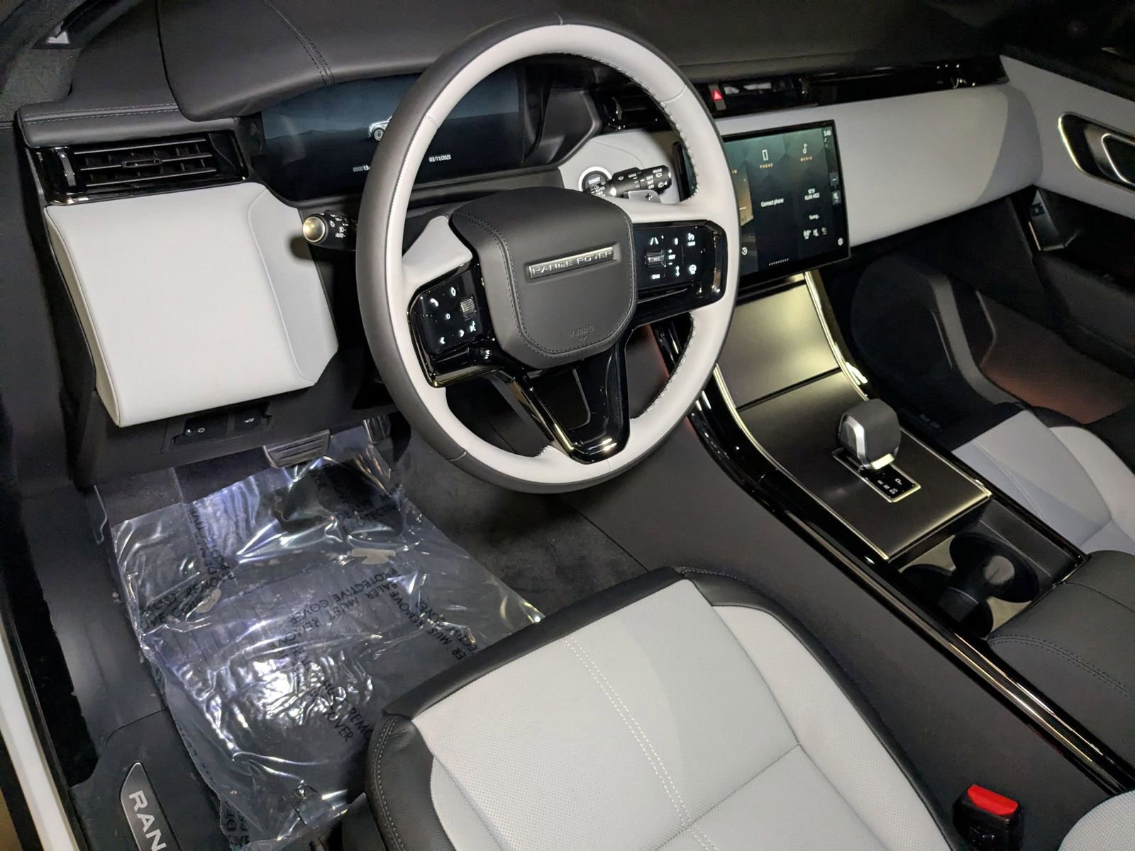 New 2026 Land Rover Range Rover Velar Dynamic SE image 3