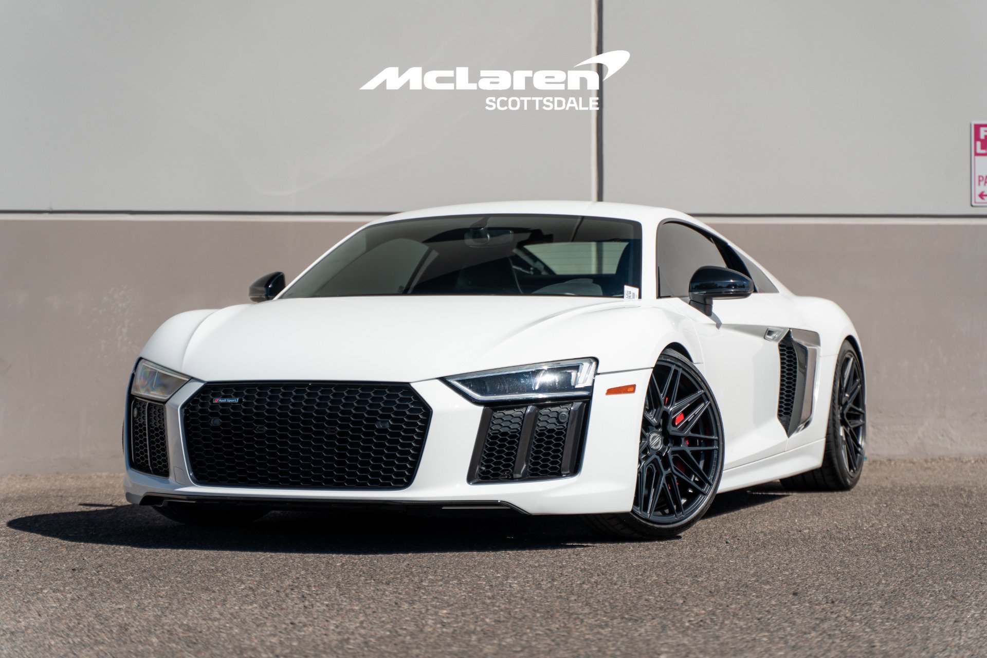 Used 2018 Audi R8 V10 w/ Premium Package image 2