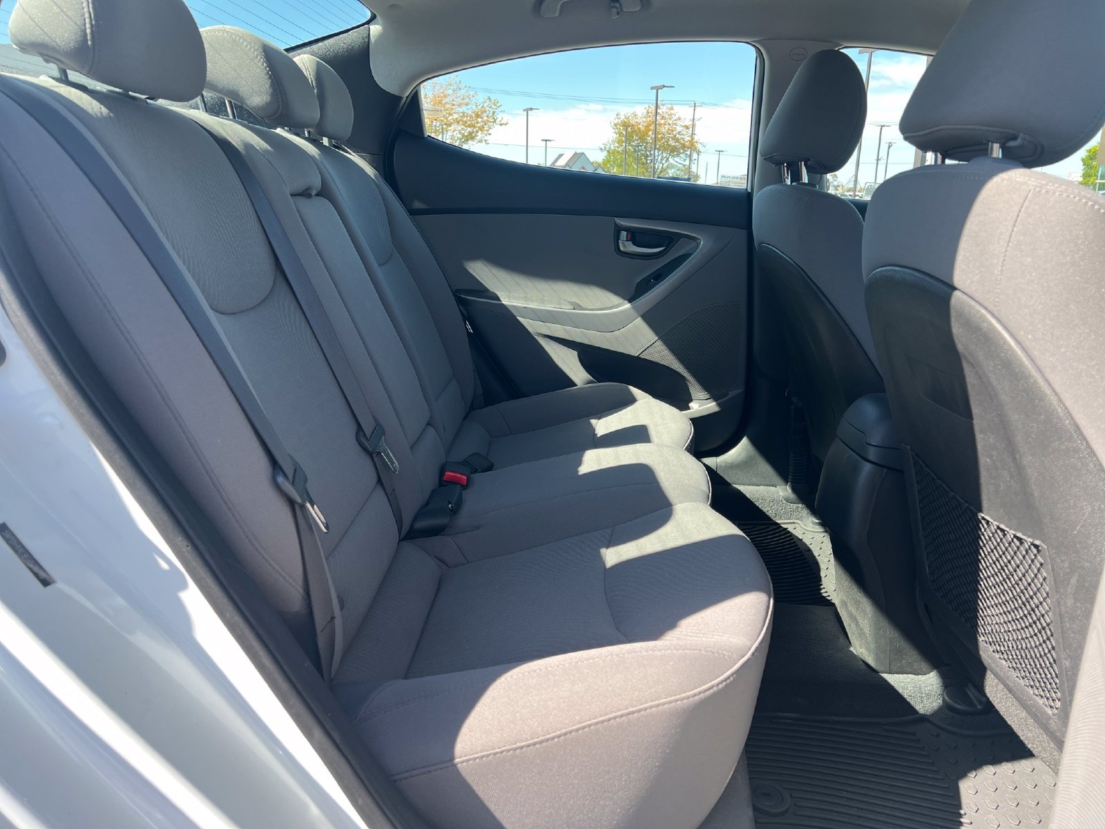 Used 2015 Hyundai Elantra SE FWD image 27