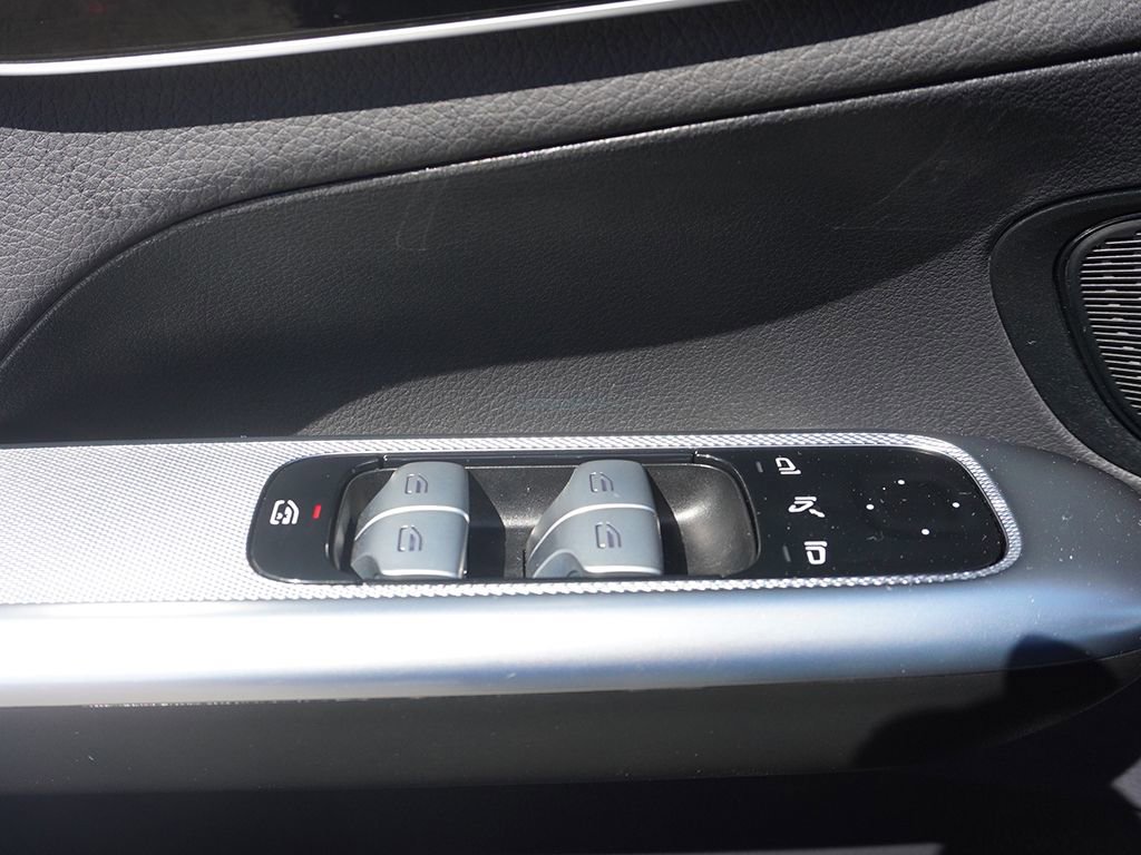 Used 2023 Mercedes-Benz GLC 300 4MATIC image 38