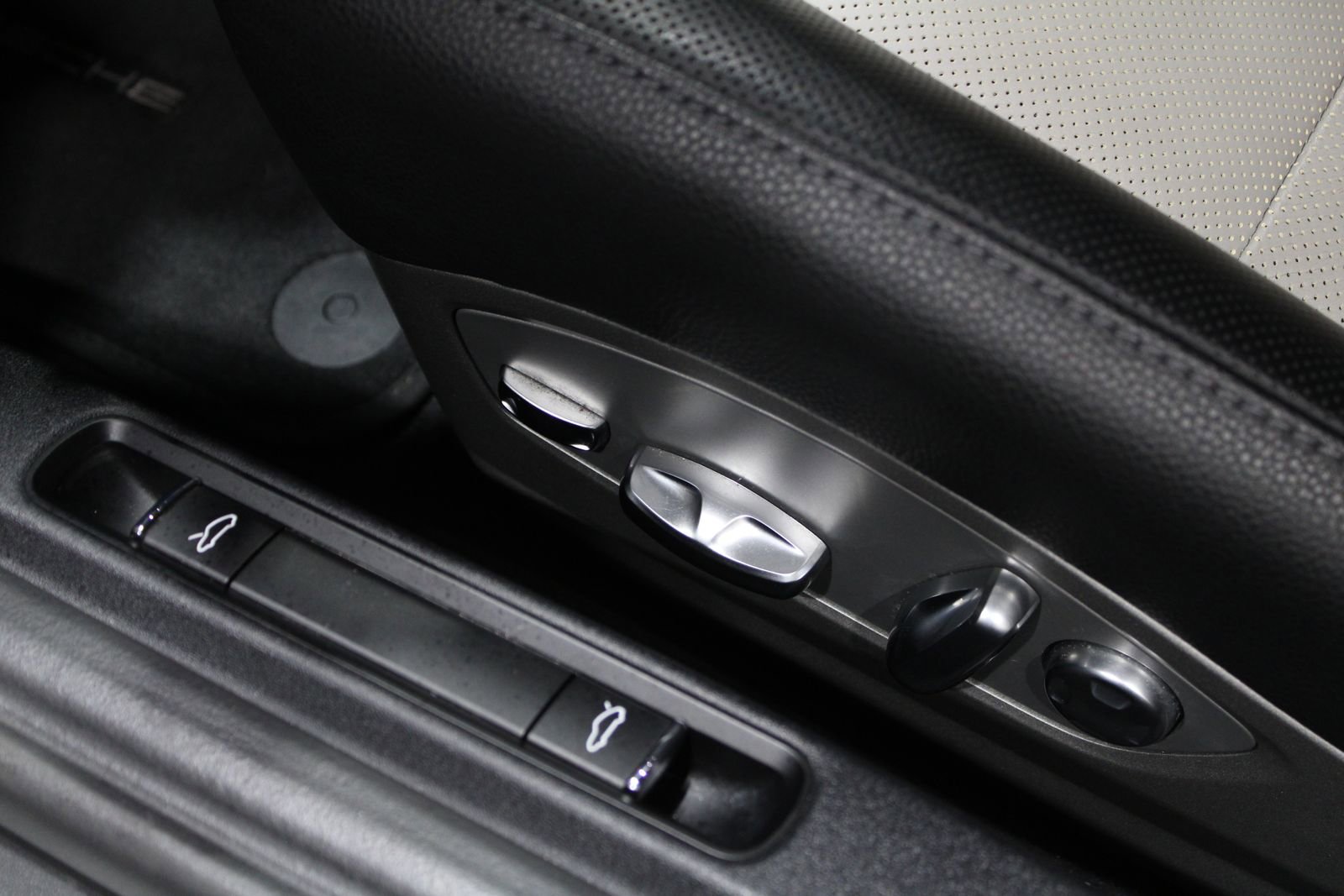 Used 2019 Porsche 718 Cayman image 22