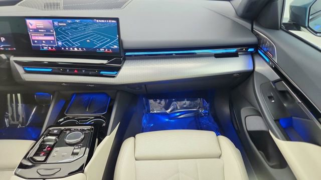 Used 2024 BMW 530i image 37