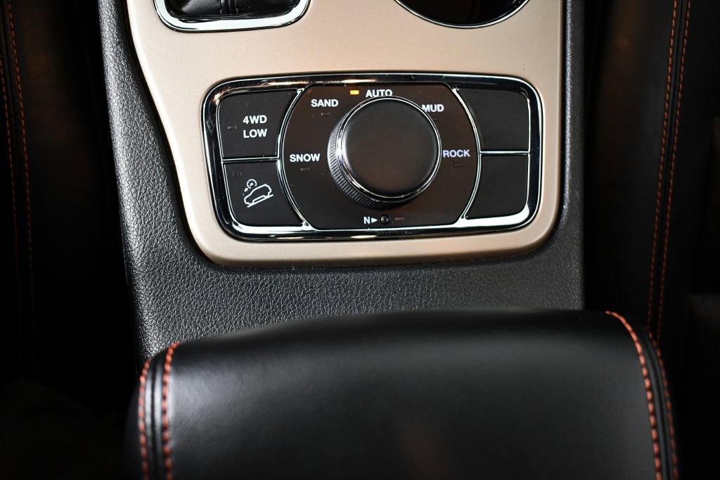 Used 2016 Jeep Grand Cherokee Limited 75th Anniversary image 30