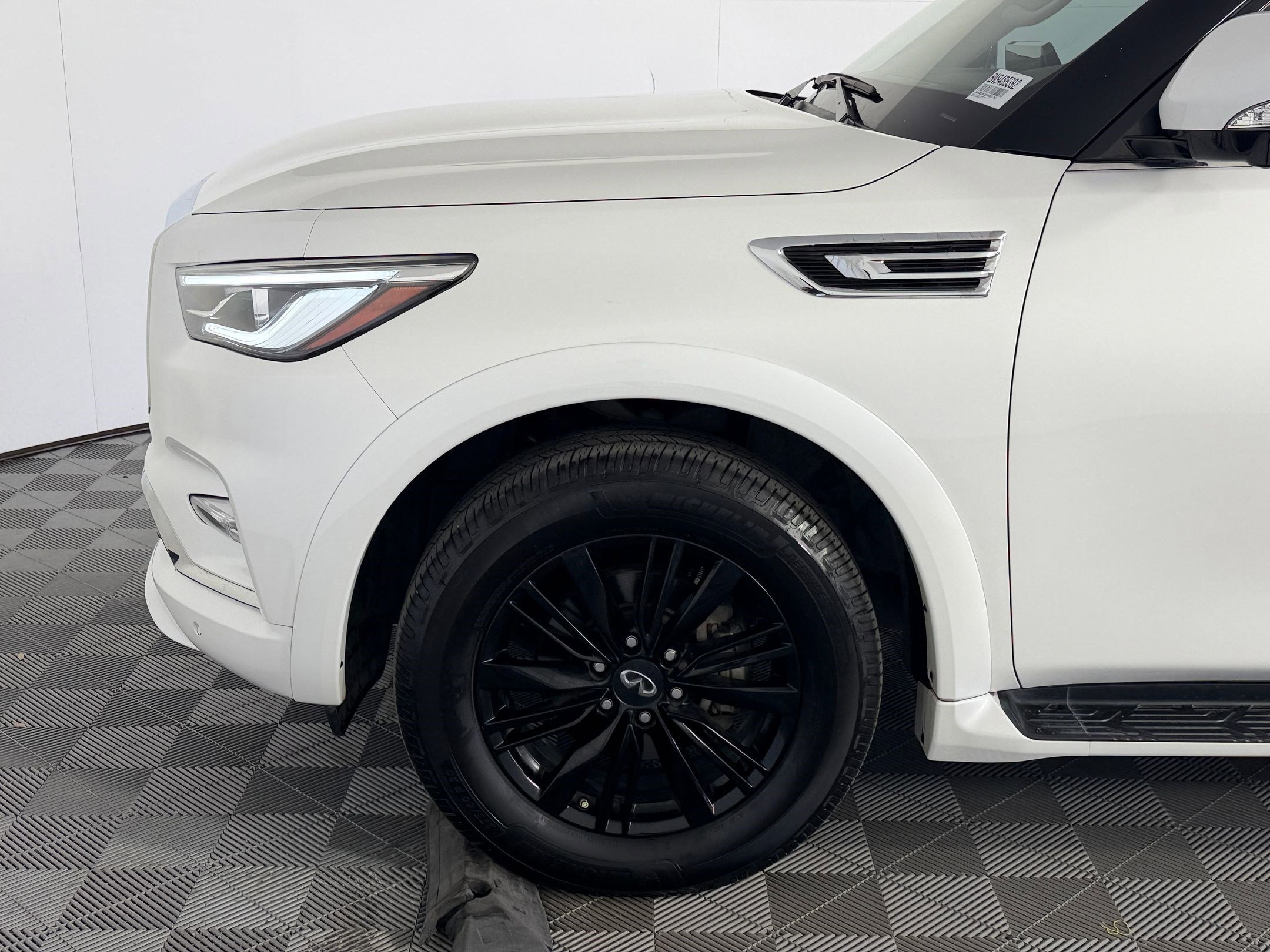 Used 2022 INFINITI QX80 Luxe w/ Cargo Package AWD/4WD image 11