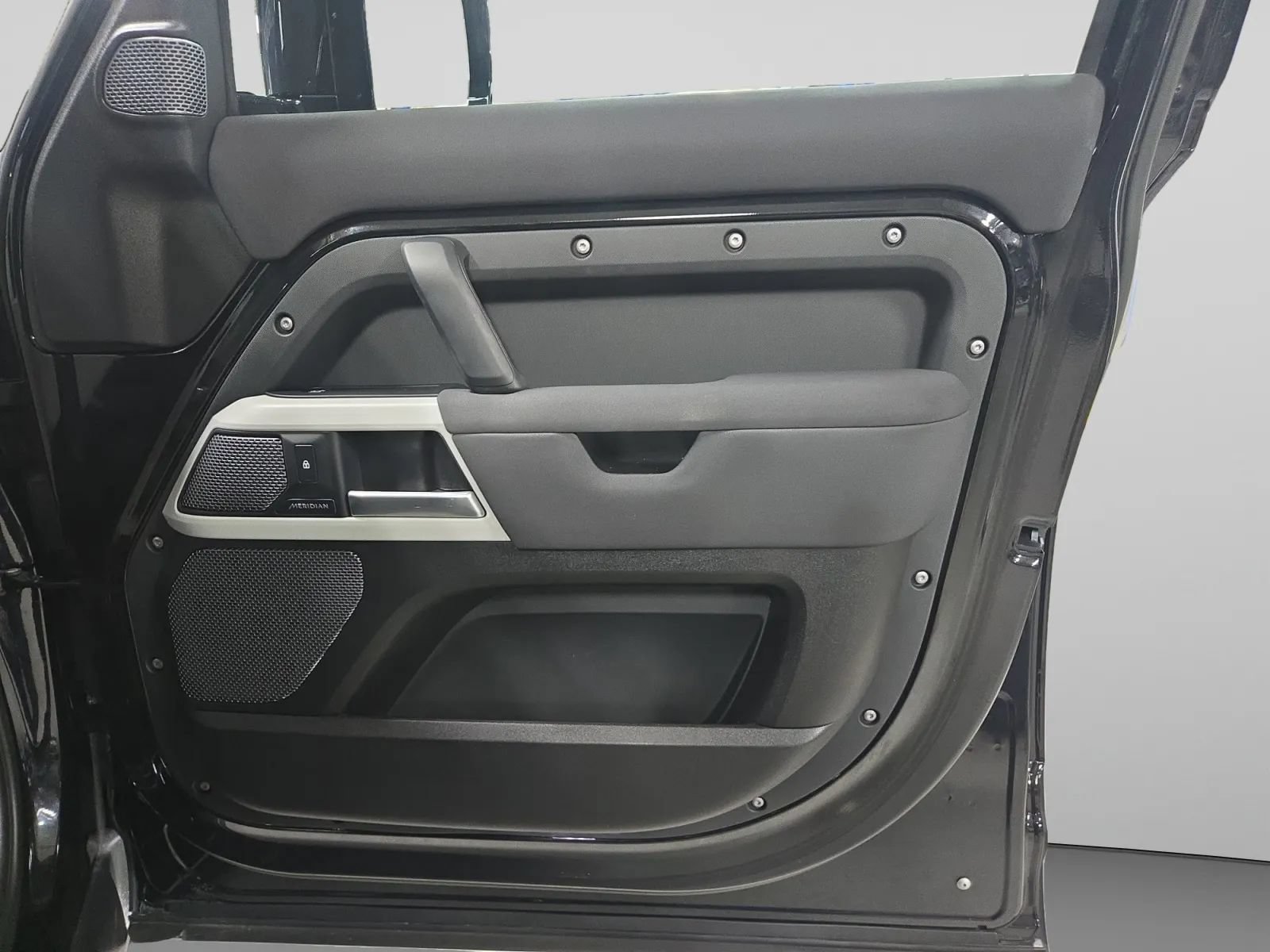 Used 2023 Land Rover Defender 110 S AWD/4WD image 33