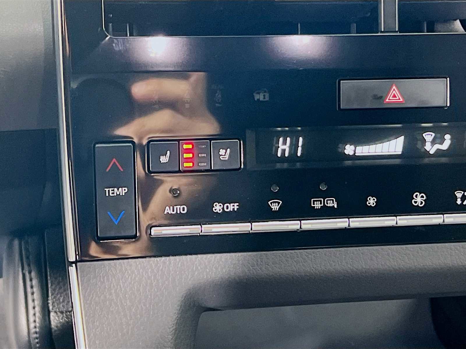 Used 2019 Toyota Avalon Limited image 21