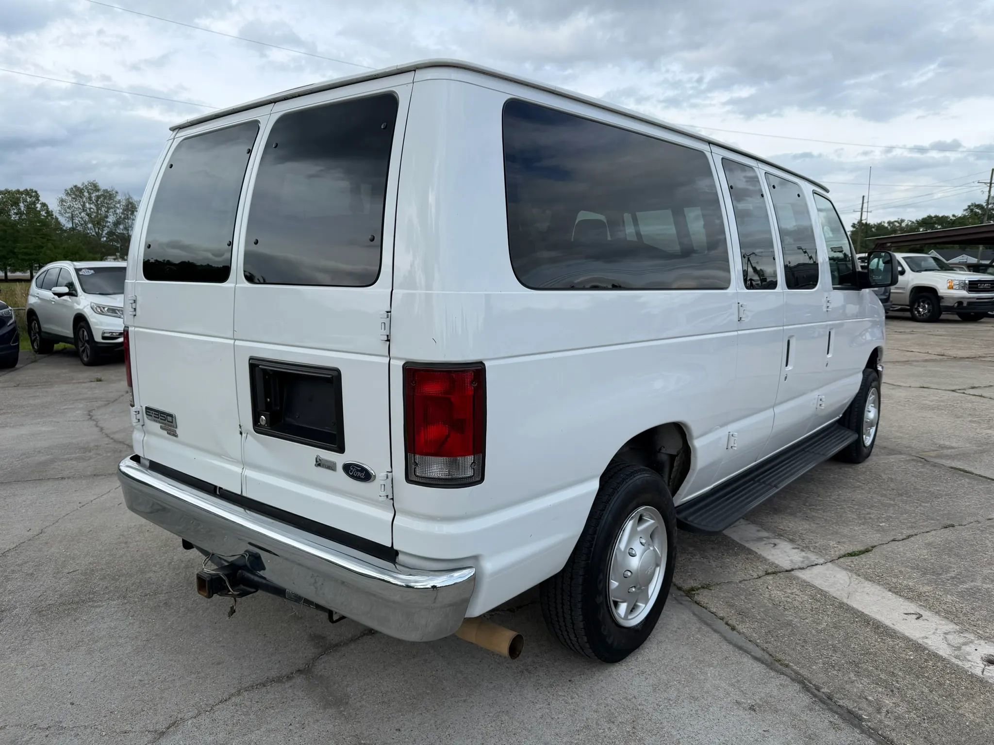 Used 2012 Ford E-350 and Econoline 350 XLT RWD image 5