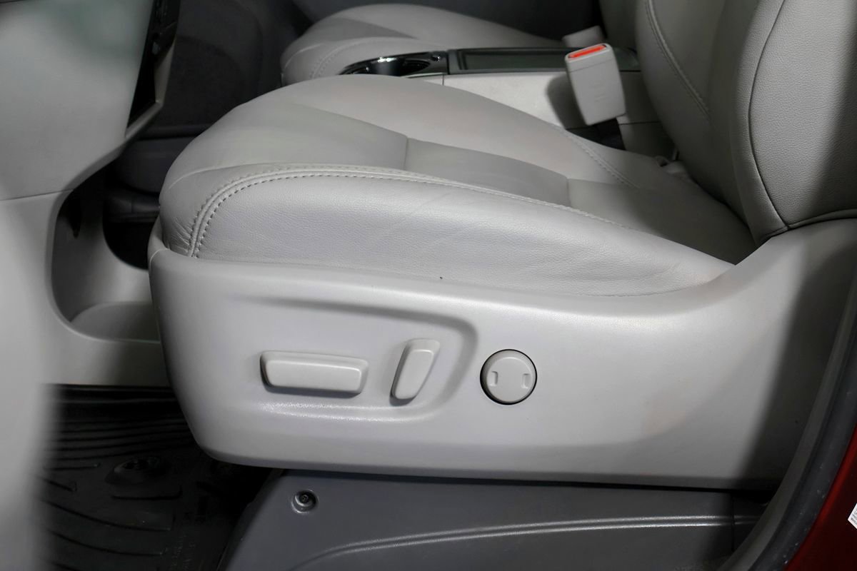 Used 2018 Toyota Sienna XLE w/ XLE Navigation Package FWD image 22