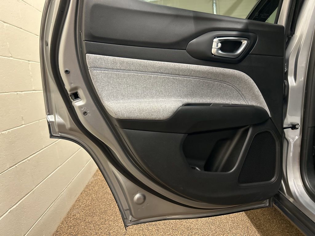 Used 2024 Jeep Compass Sport image 14