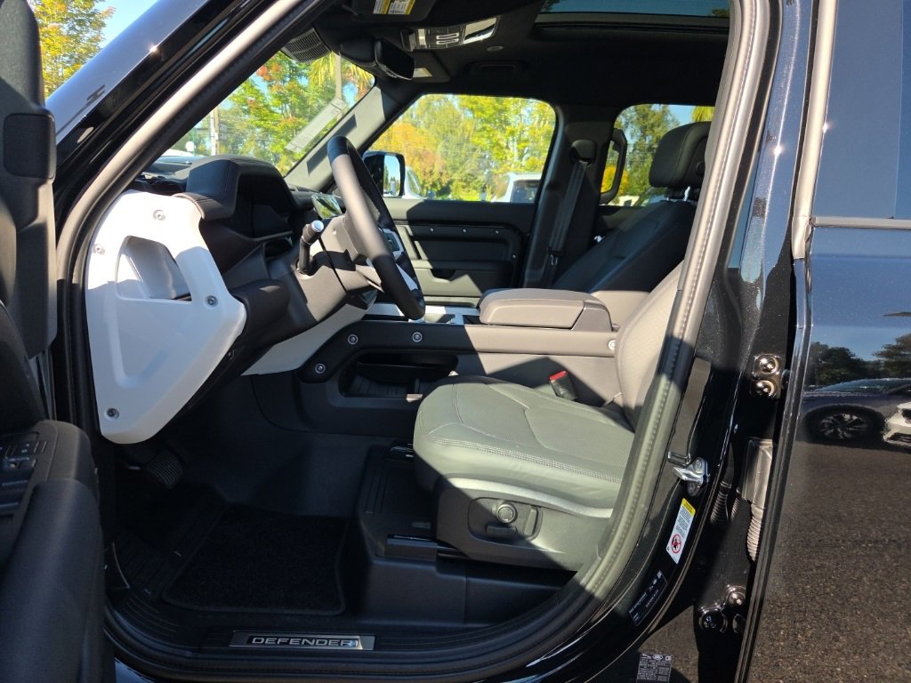 New 2026 Land Rover Defender 110 X-Dynamic SE image 4