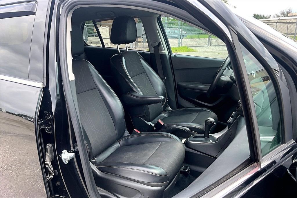 Used 2020 Chevrolet Trax LT w/ LT Convenience Package FWD image 10