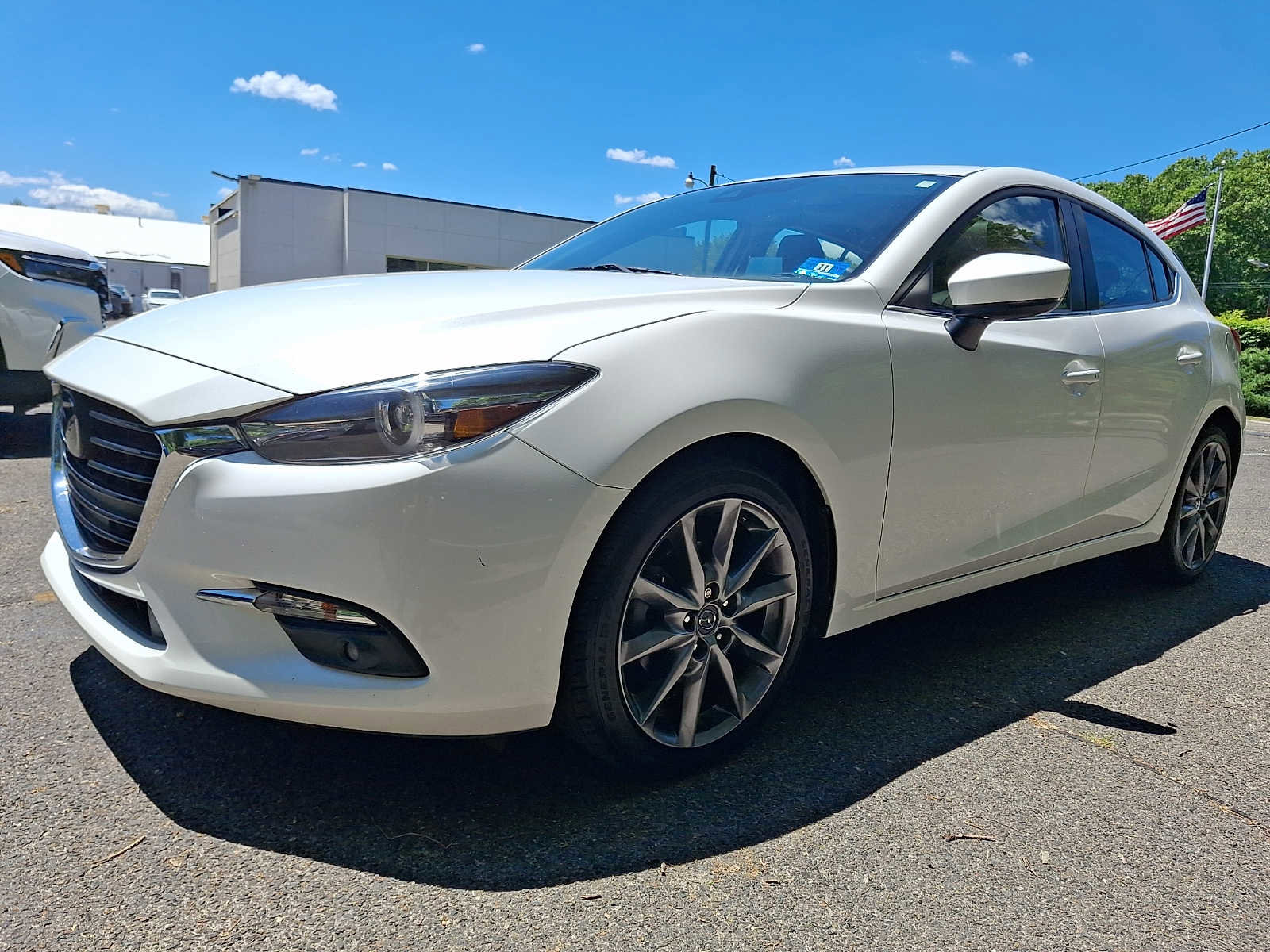 Used 2018 MAZDA MAZDA3 Grand Touring w/ Premium Equipment Package FWD image 3