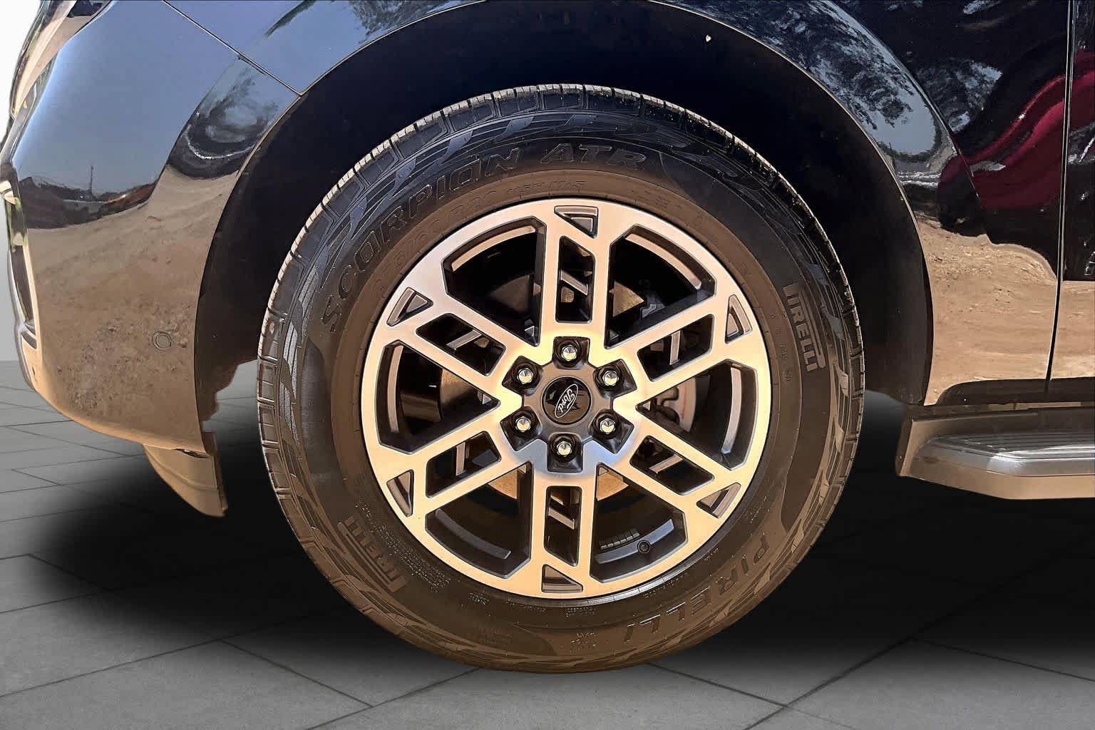 Used 2025 Ford Expedition Active AWD/4WD image 10