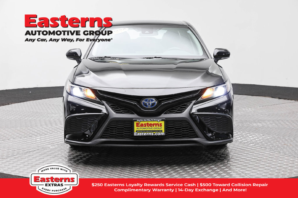 Used 2024 Toyota Camry SE FWD image 3