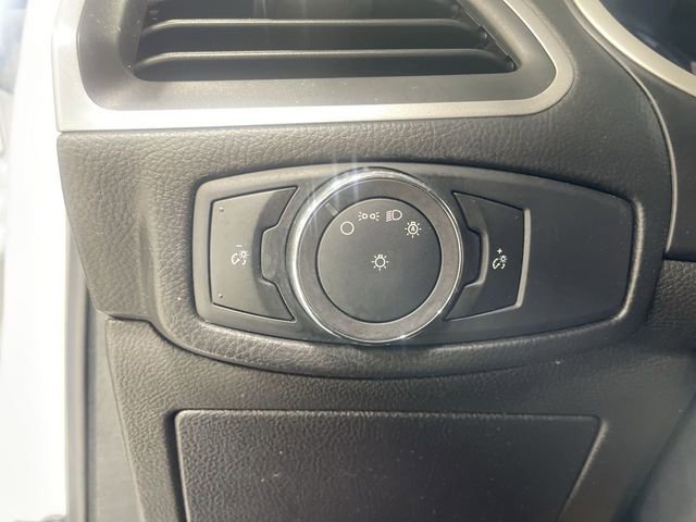 Used 2018 Ford Edge SEL w/ Ford Safe & Smart Package image 32