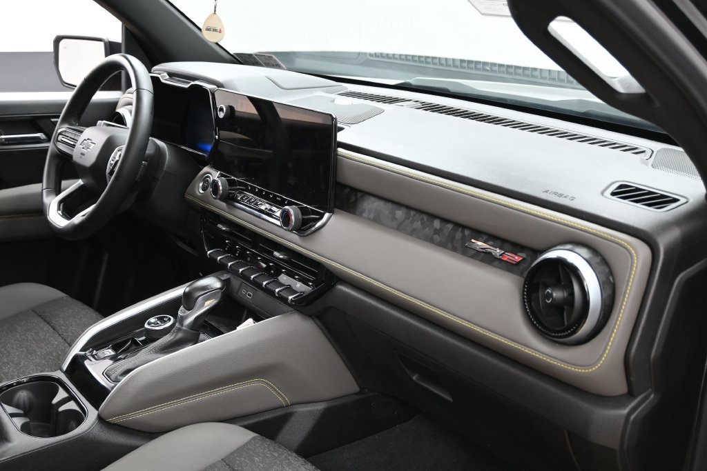 Used 2024 Chevrolet Colorado ZR2 w/ Technology Package AWD/4WD image 35