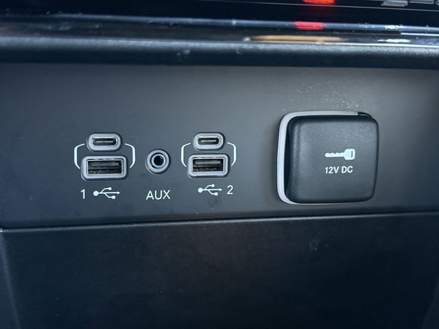 Used 2025 Jeep Grand Cherokee Limited w/ Black Appearance Package image 21