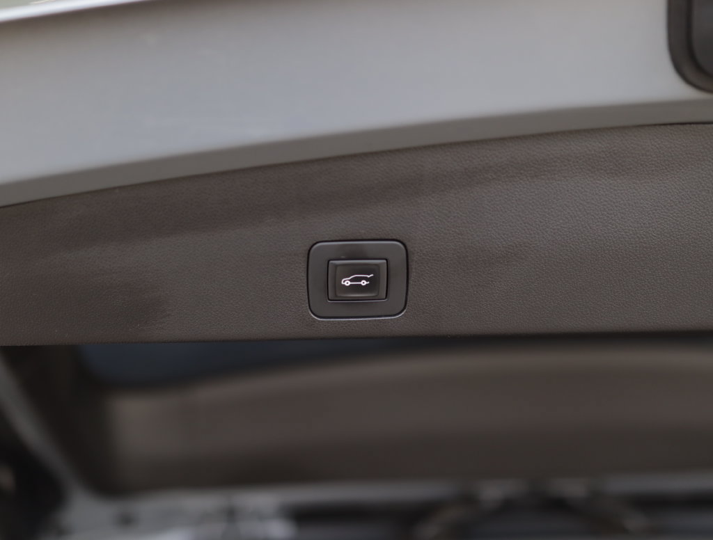 Used 2020 Buick Encore GX Essence w/ Experience Buick Package FWD image 29