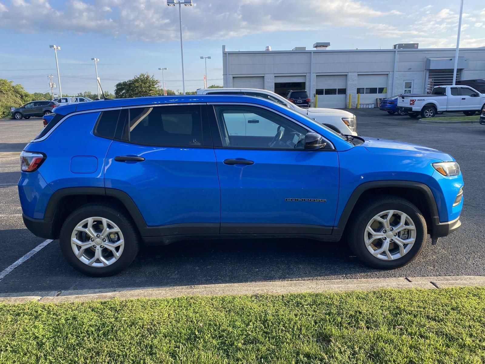 Used 2024 Jeep Compass Sport AWD/4WD image 8