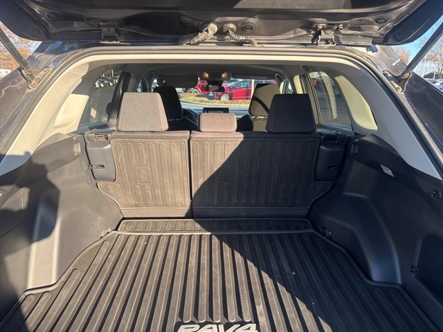 Used 2019 Toyota RAV4 LE image 11