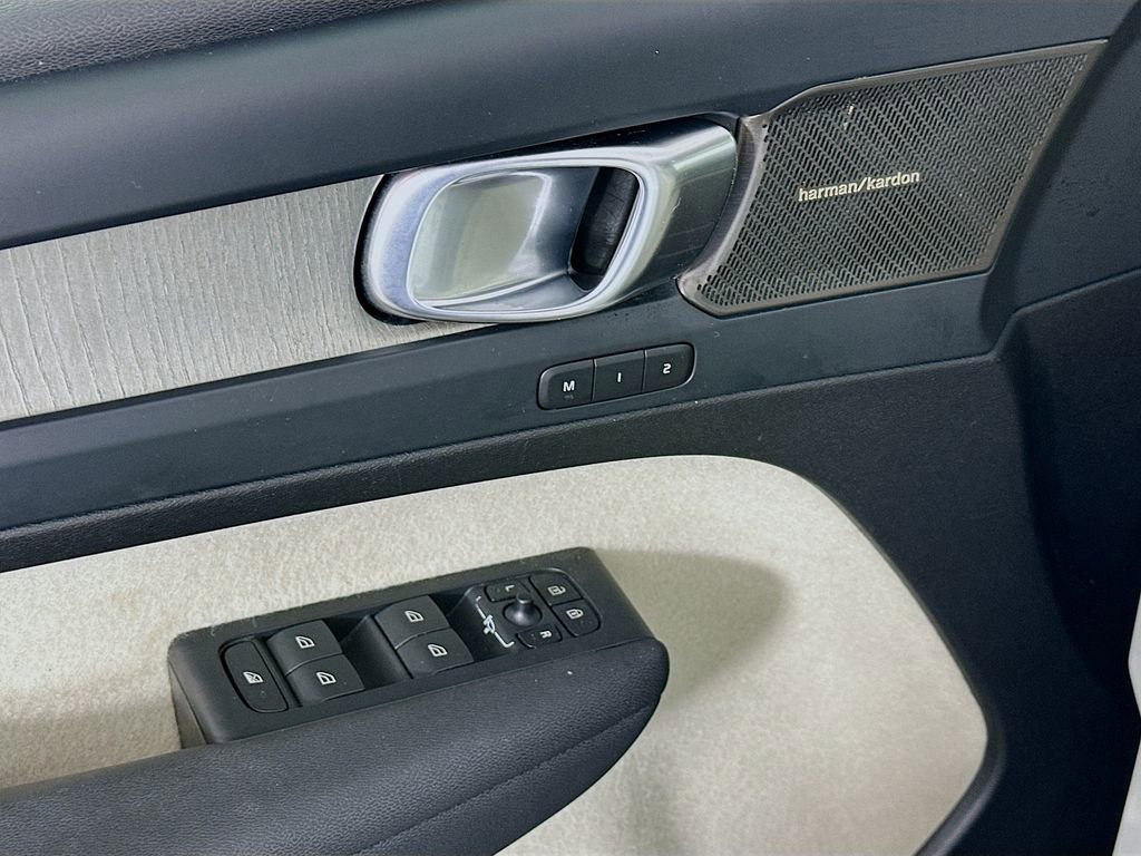 Used 2023 Volvo XC40 B5 Ultimate w/ Protection Package Premier image 24