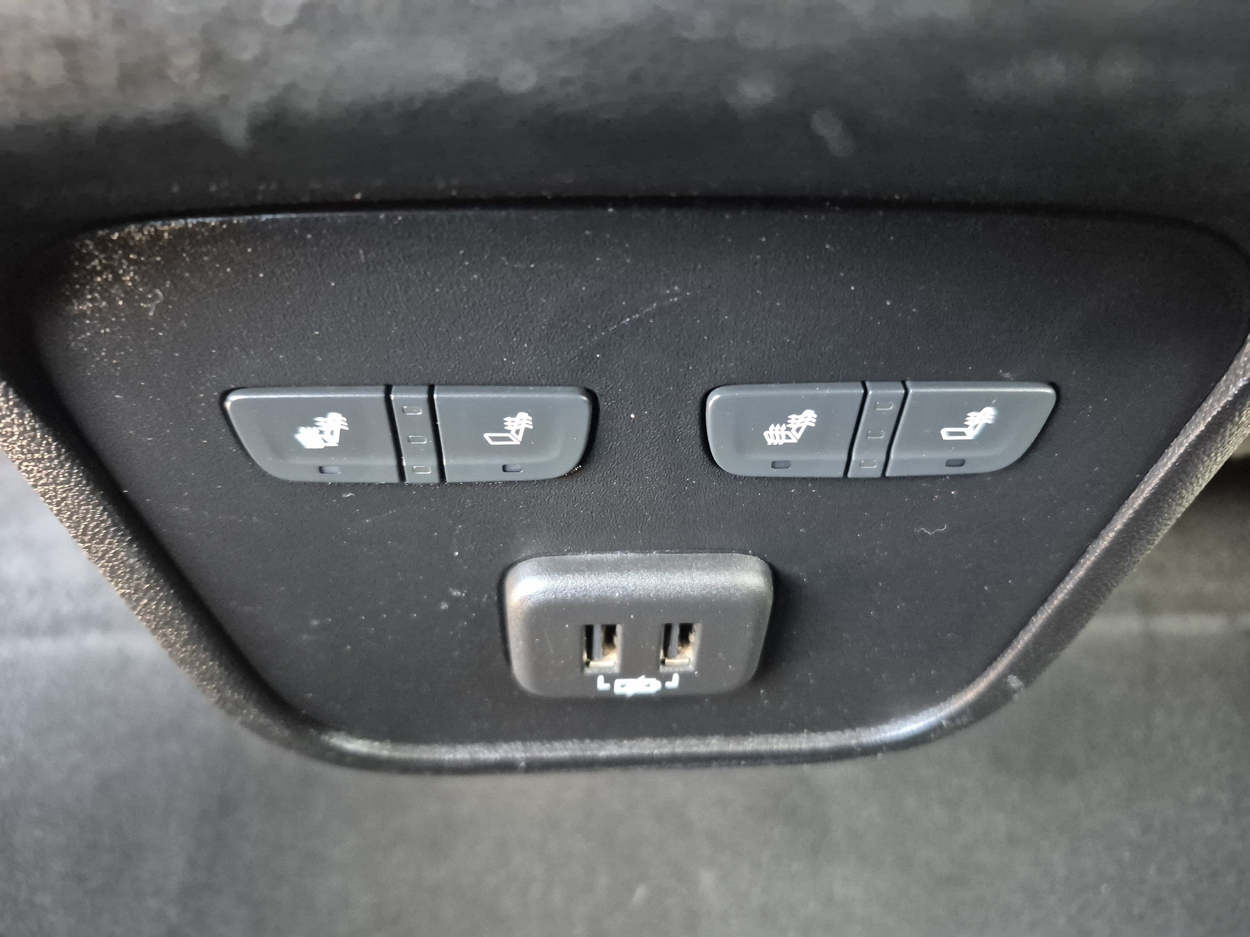 Used 2020 Chevrolet Equinox Premier AWD/4WD image 18