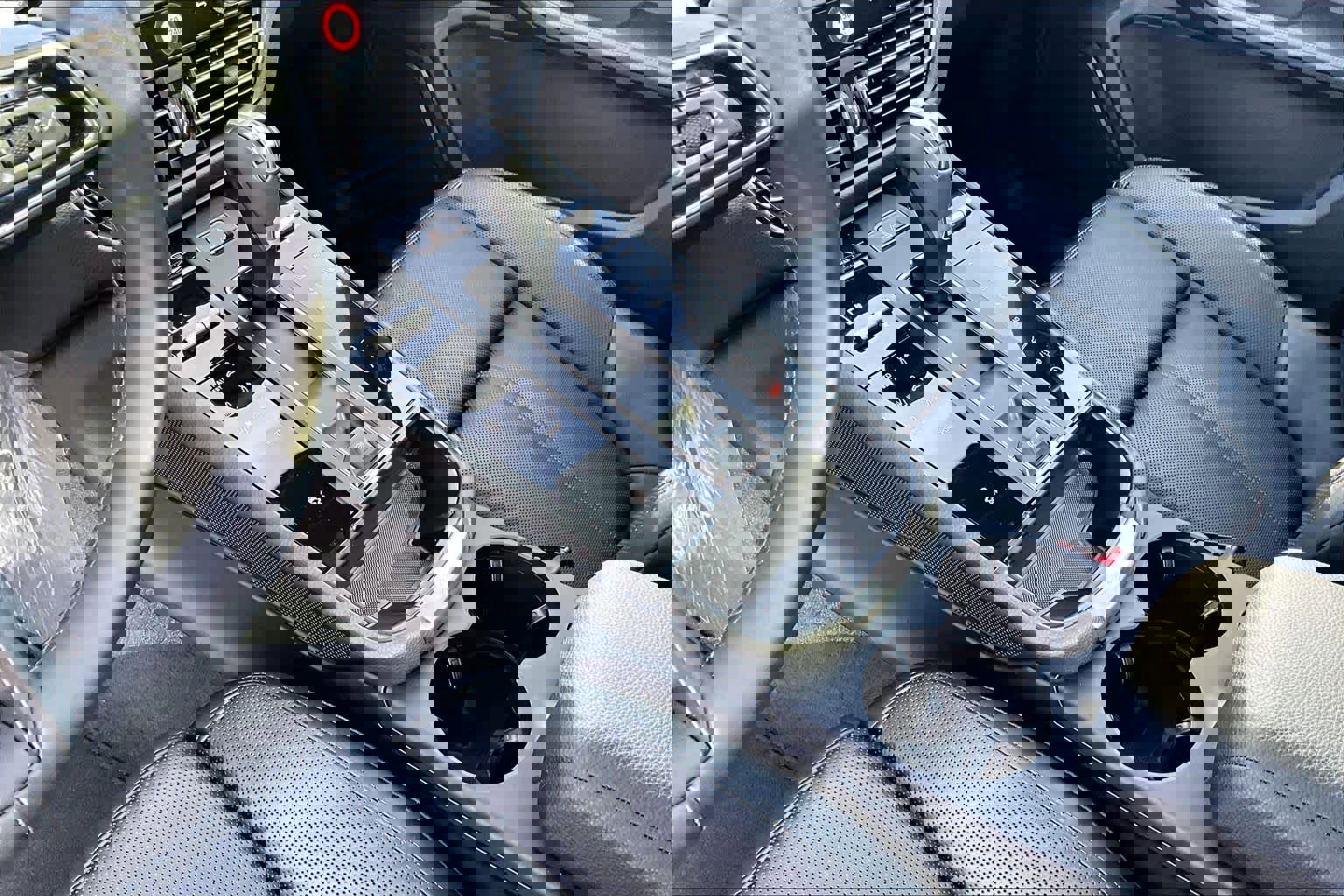 Used 2025 Porsche Macan image 18