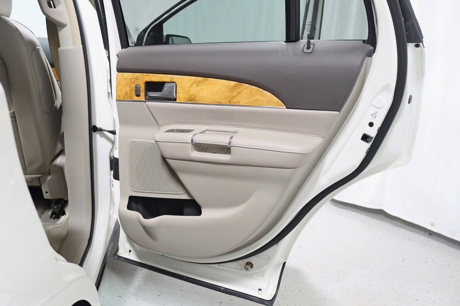 Used 2013 Lincoln MKX AWD image 32