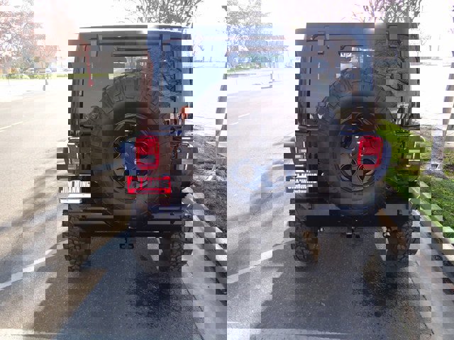 Used 2015 Jeep Wrangler Unlimited Rubicon w/ Connectivity Group image 41