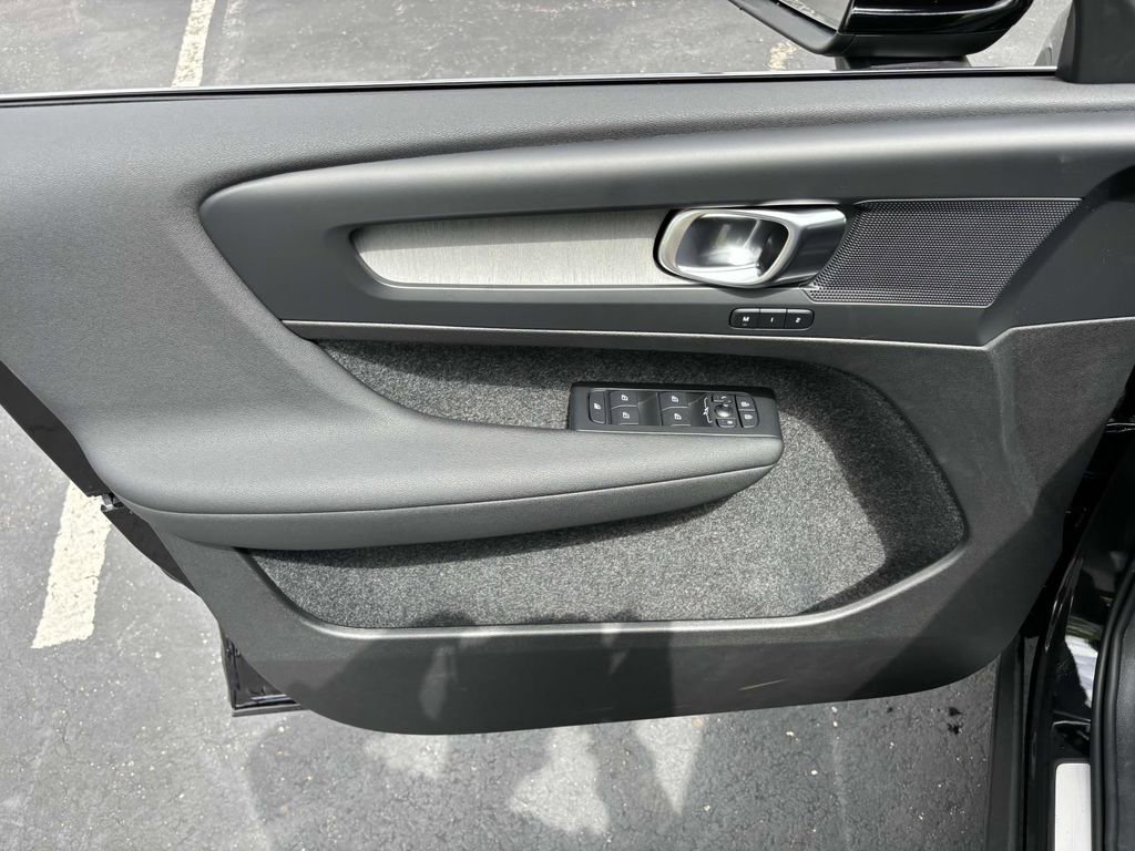 New 2025 Volvo XC40 B5 Core w/ Protection Package Premier image 11