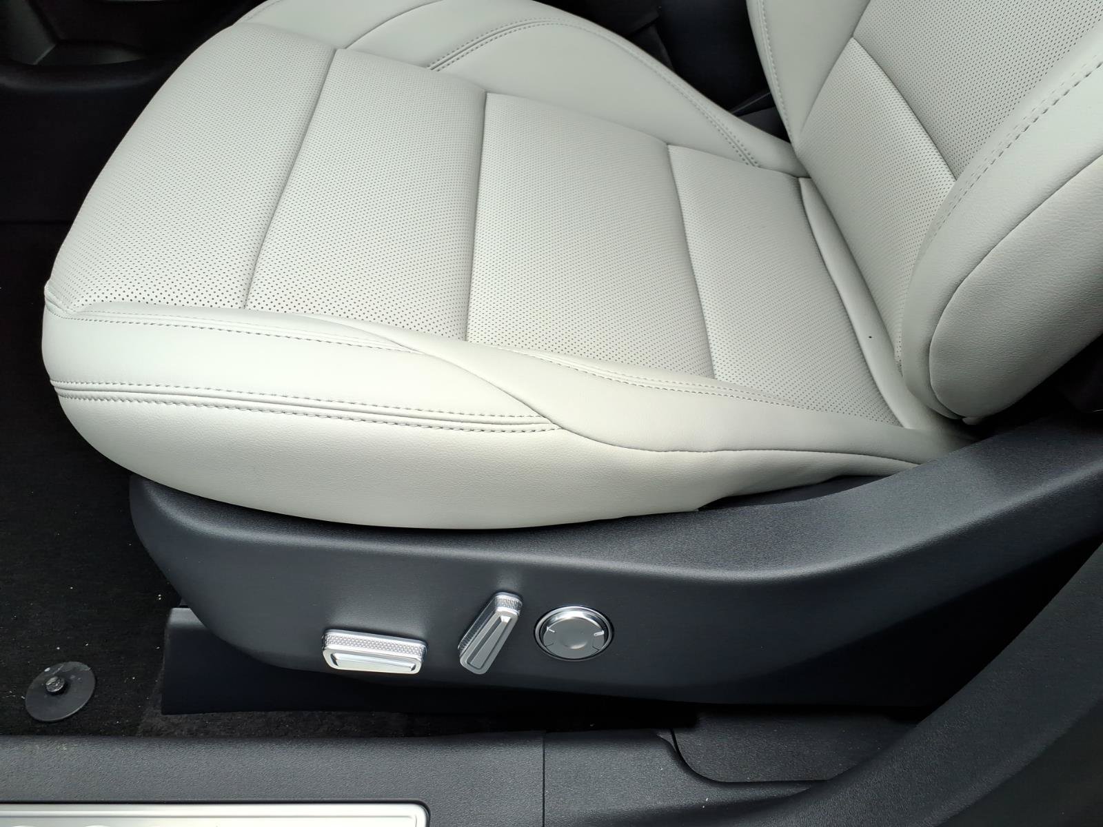 New 2026 Lincoln Nautilus Premier AWD/4WD image 12
