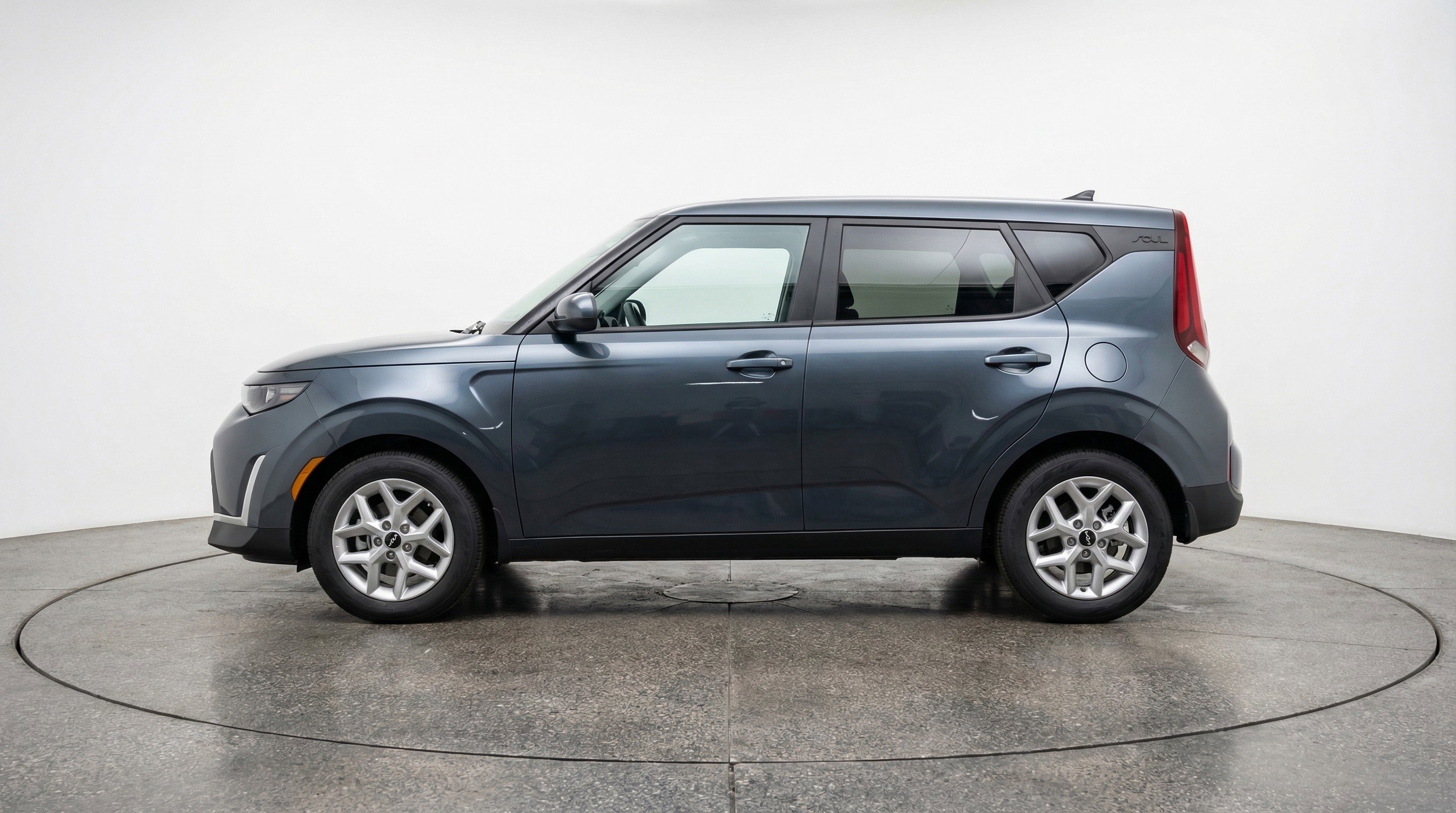 Used 2025 Kia Soul LX w/ LX Technology Package image 5