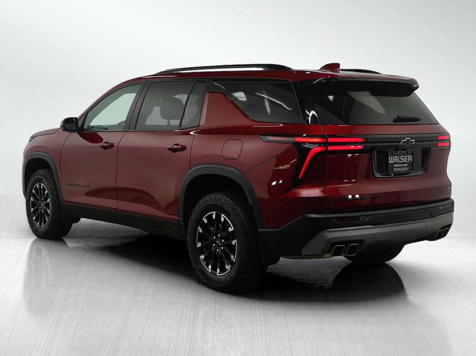 Used 2024 Chevrolet Traverse Z71 image 3