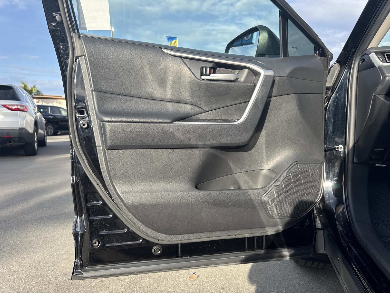 Used 2025 Toyota RAV4 XLE image 18