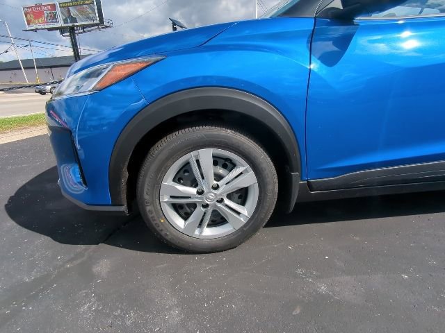 New 2025 Nissan Kicks Play S FWD image 2