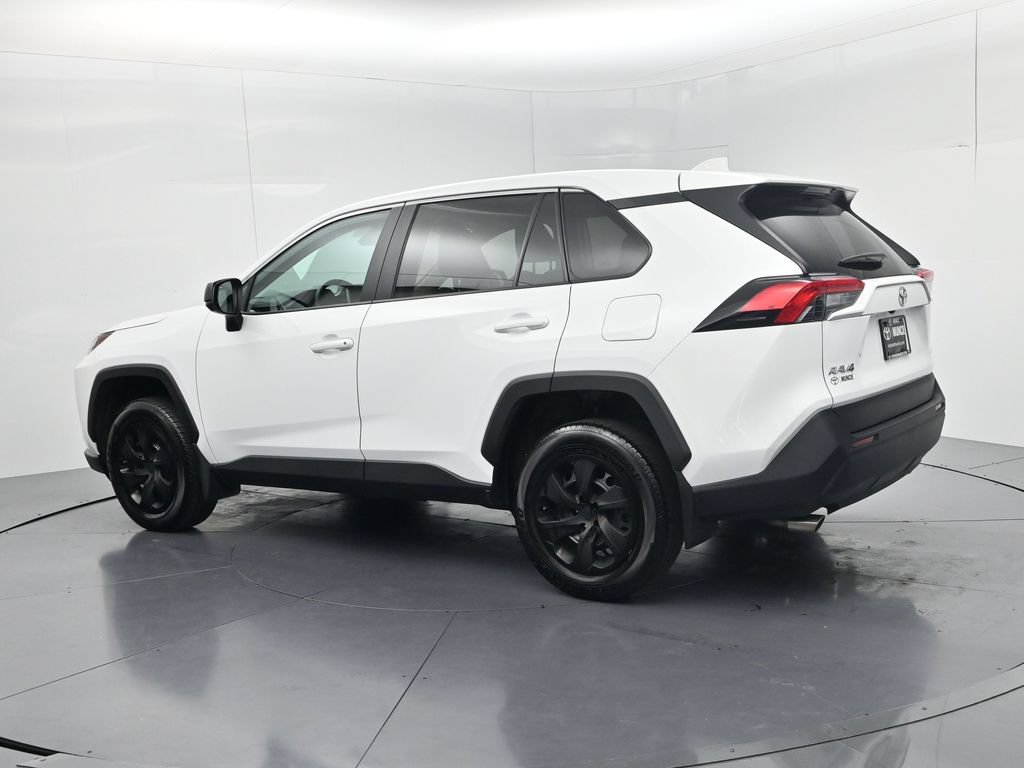 Used 2024 Toyota RAV4 LE AWD/4WD image 5
