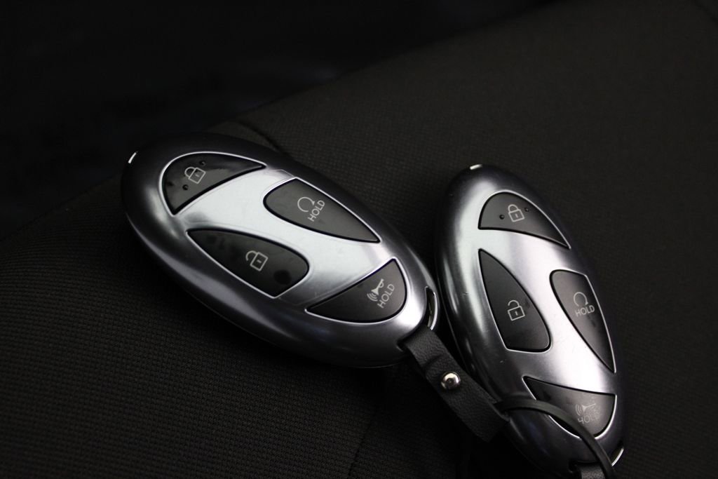 Used 2025 Hyundai Elantra SEL image 30