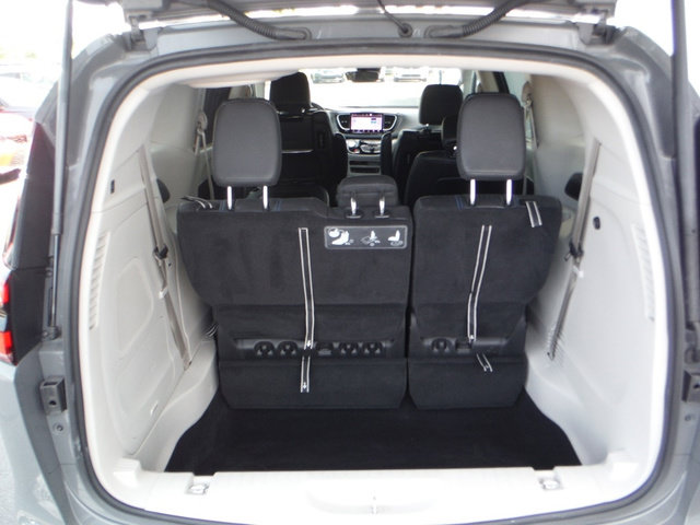 Used 2021 Chrysler Pacifica Touring-L w/ Uconnect Theater Family Group FWD image 50