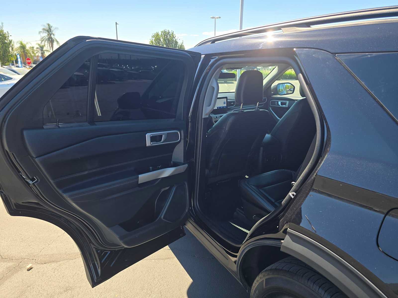 Used 2023 Ford Explorer XLT w/ Equipment Group 202A RWD image 17