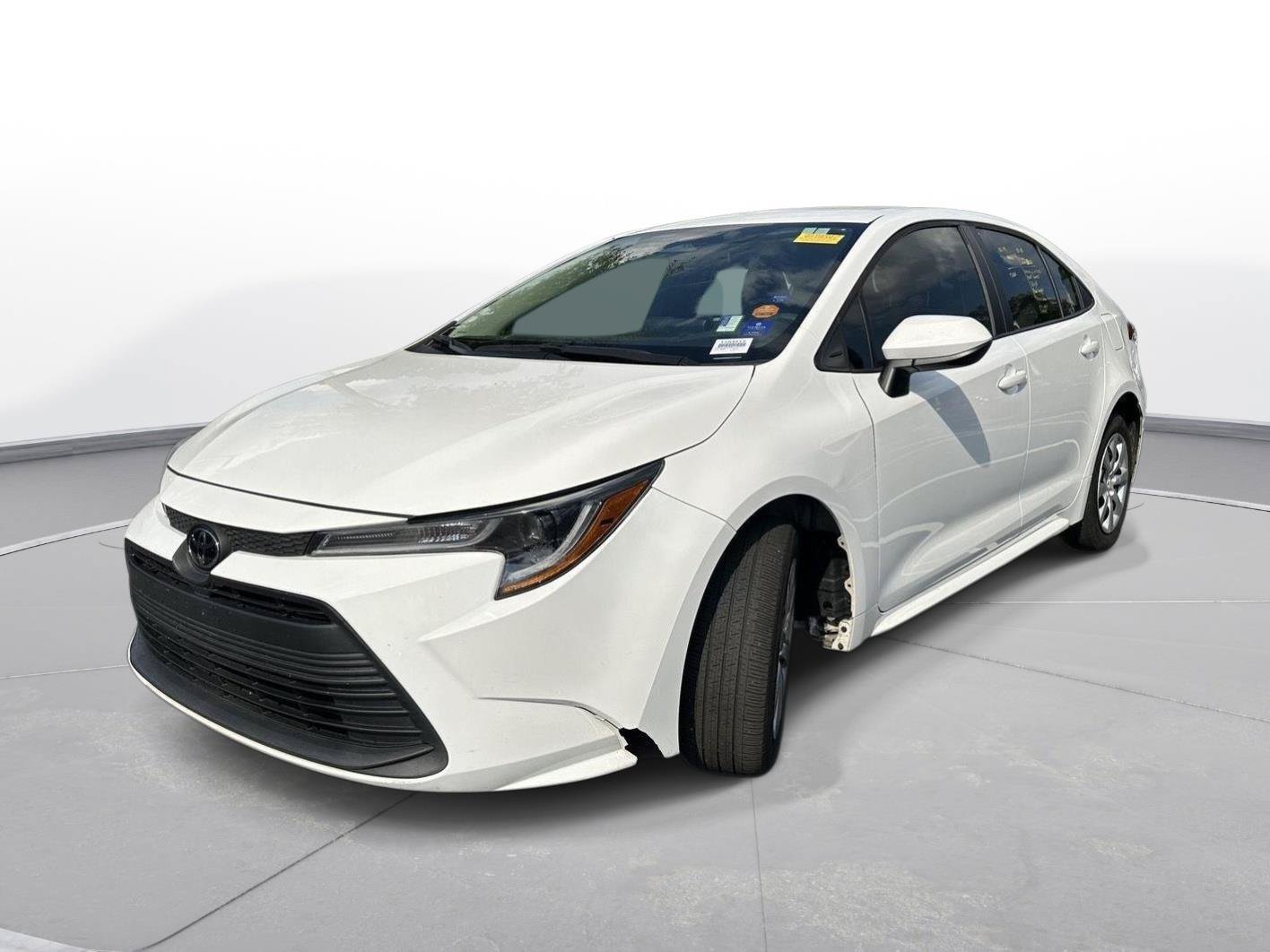 Used 2024 Toyota Corolla LE FWD image 2