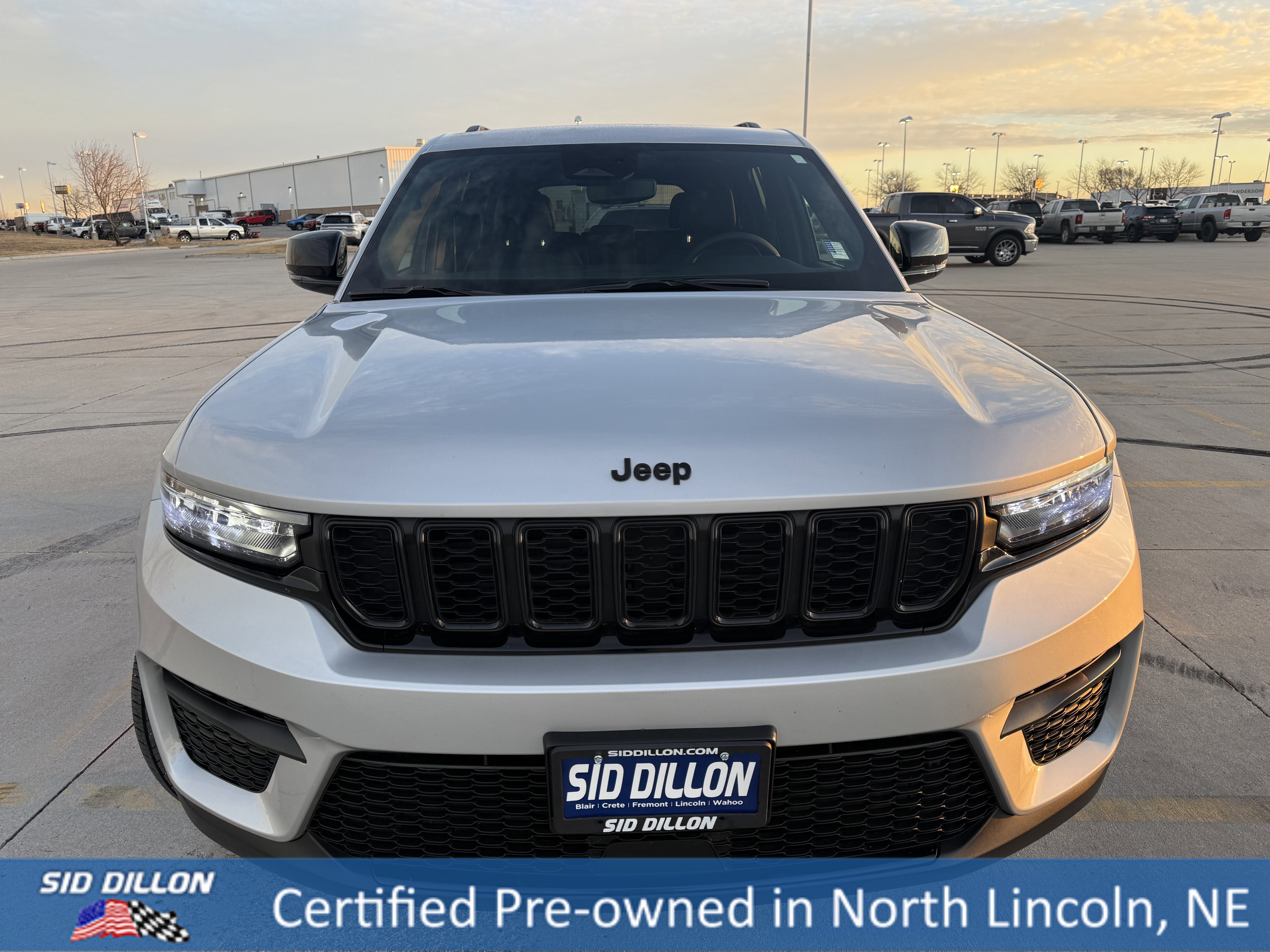 Used 2024 Jeep Grand Cherokee Altitude image 4