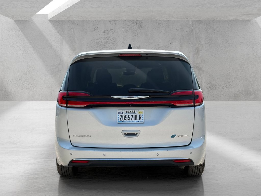 Used 2023 Chrysler Pacifica Touring-L FWD image 6