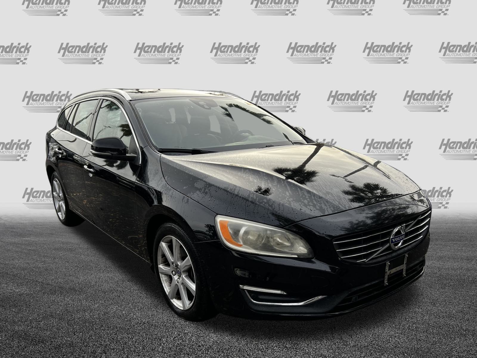 Used 2016 Volvo V60 T5 Premier w/ Convenience Package image 2