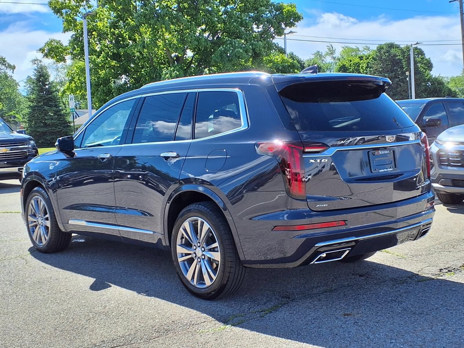 Used 2024 Cadillac XT6 Premium Luxury w/ LPO, Floor Liner Package AWD/4WD image 7