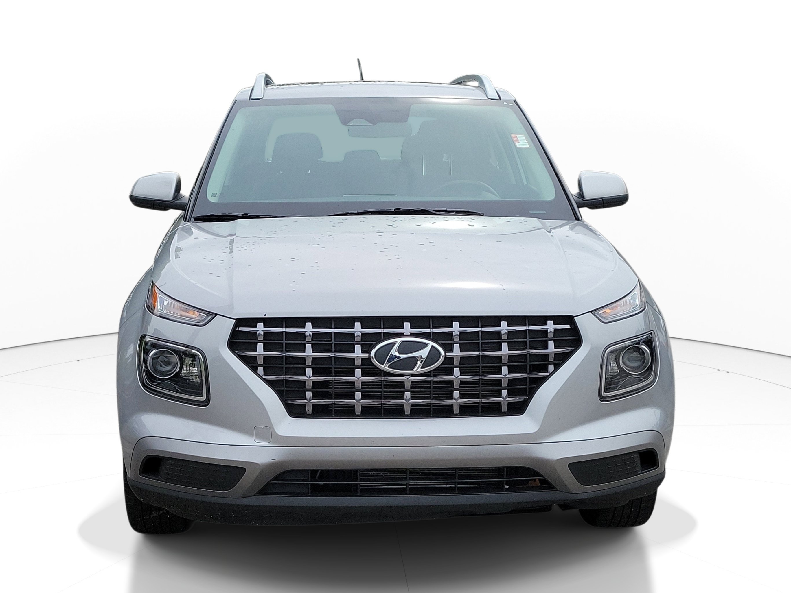 Used 2025 Hyundai Venue SEL FWD image 2
