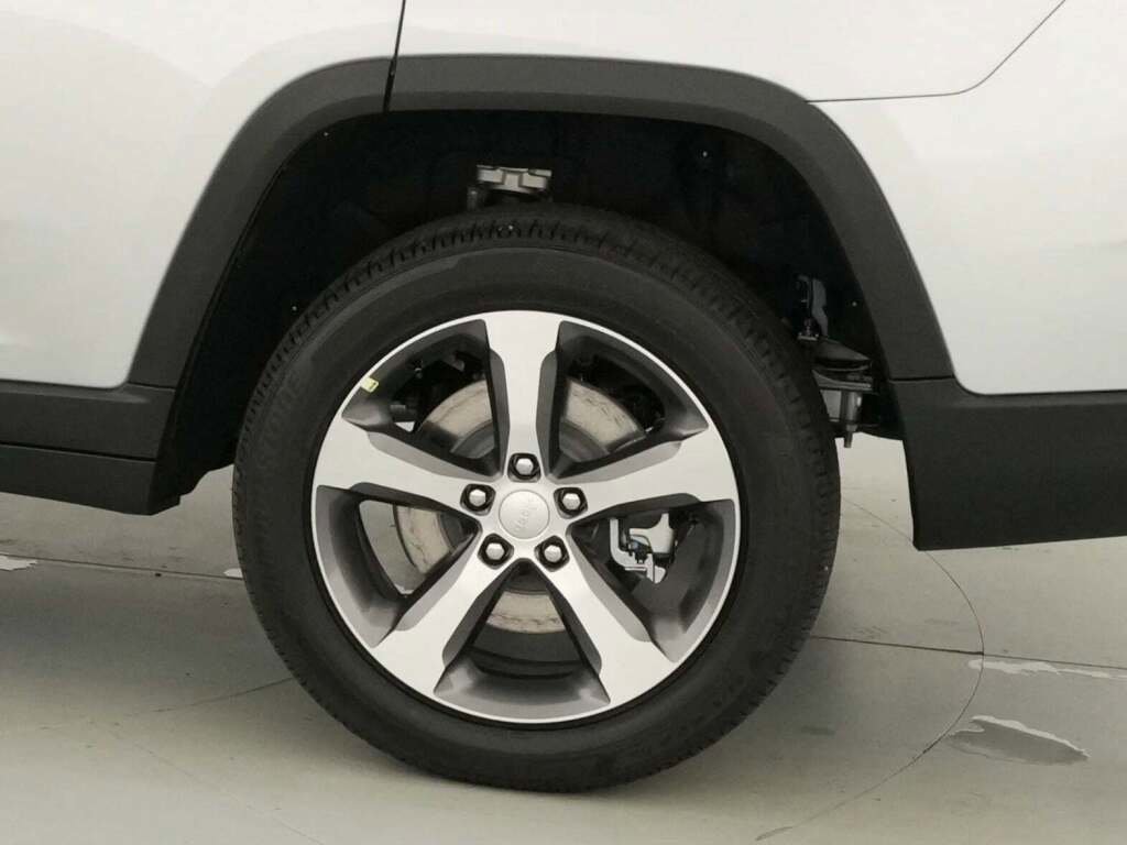 New 2025 Jeep Grand Cherokee L Limited image 39