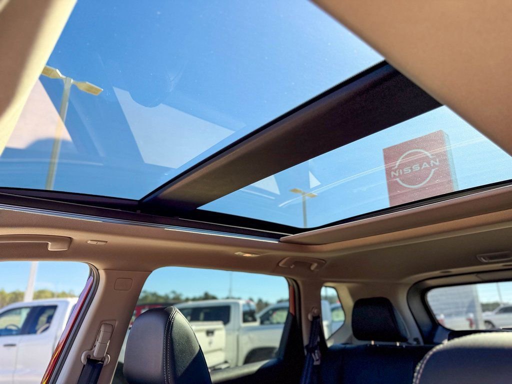 Used 2023 Nissan Rogue SL image 29