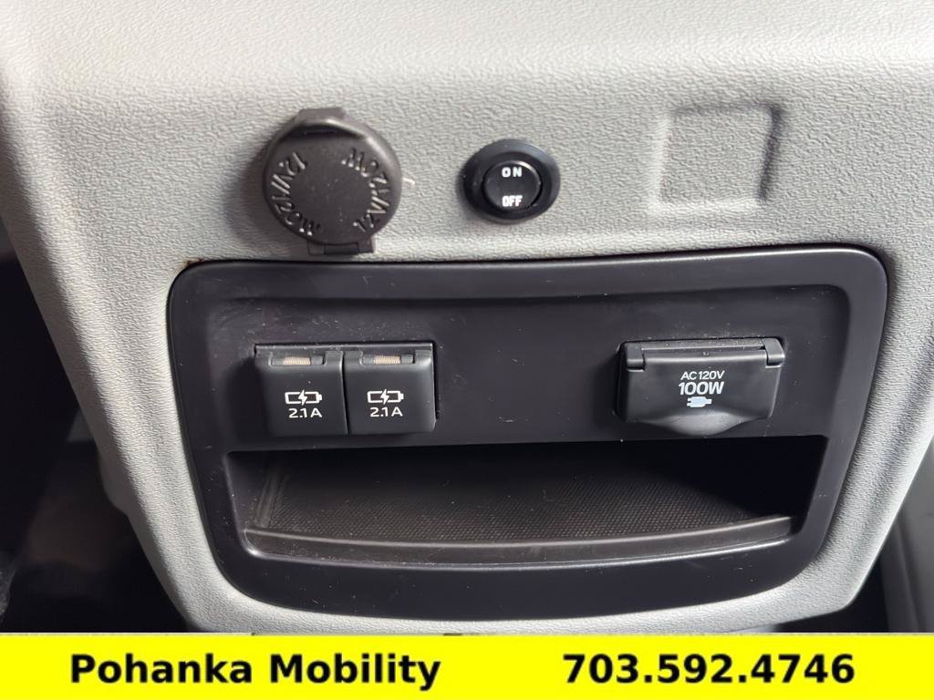 Used 2020 Toyota Sienna XLE w/ XLE Navigation Package FWD image 24