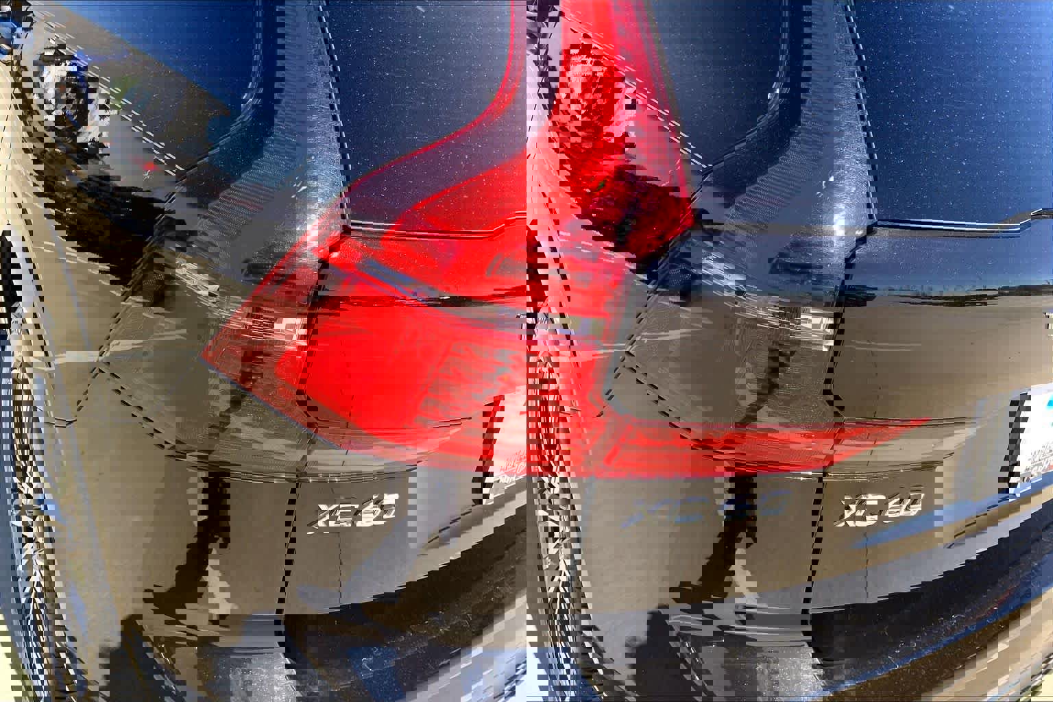 Used 2025 Volvo XC60 B5 Plus image 28