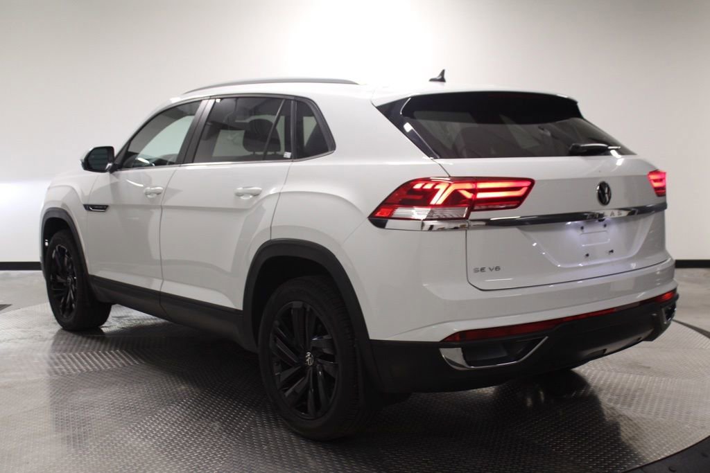 Used 2021 Volkswagen Atlas Cross Sport SE FWD image 3